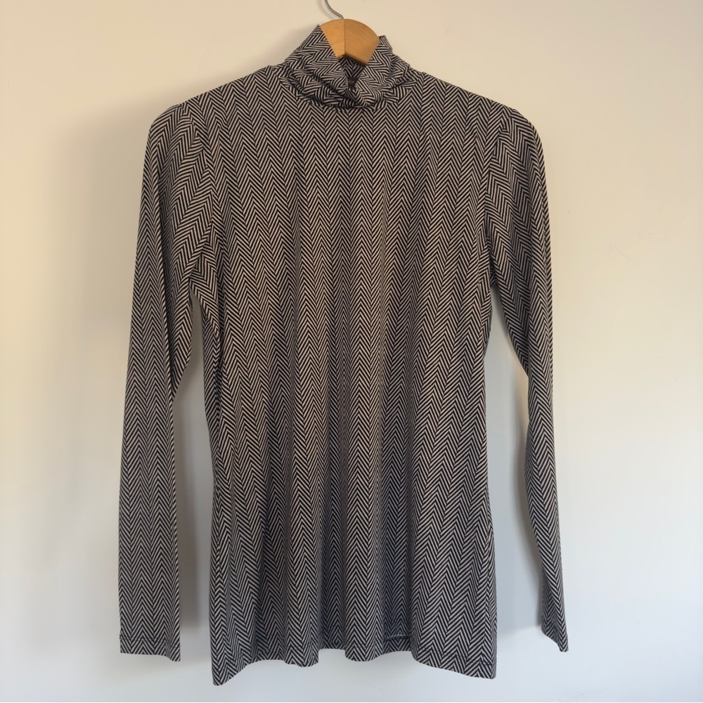 J.McLaughlin Chevron light weight turtle Neck Size: S